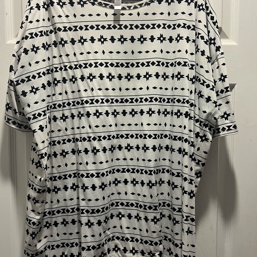 LuLaRoe Irma shirt tee Black and White Geometric Tee XL